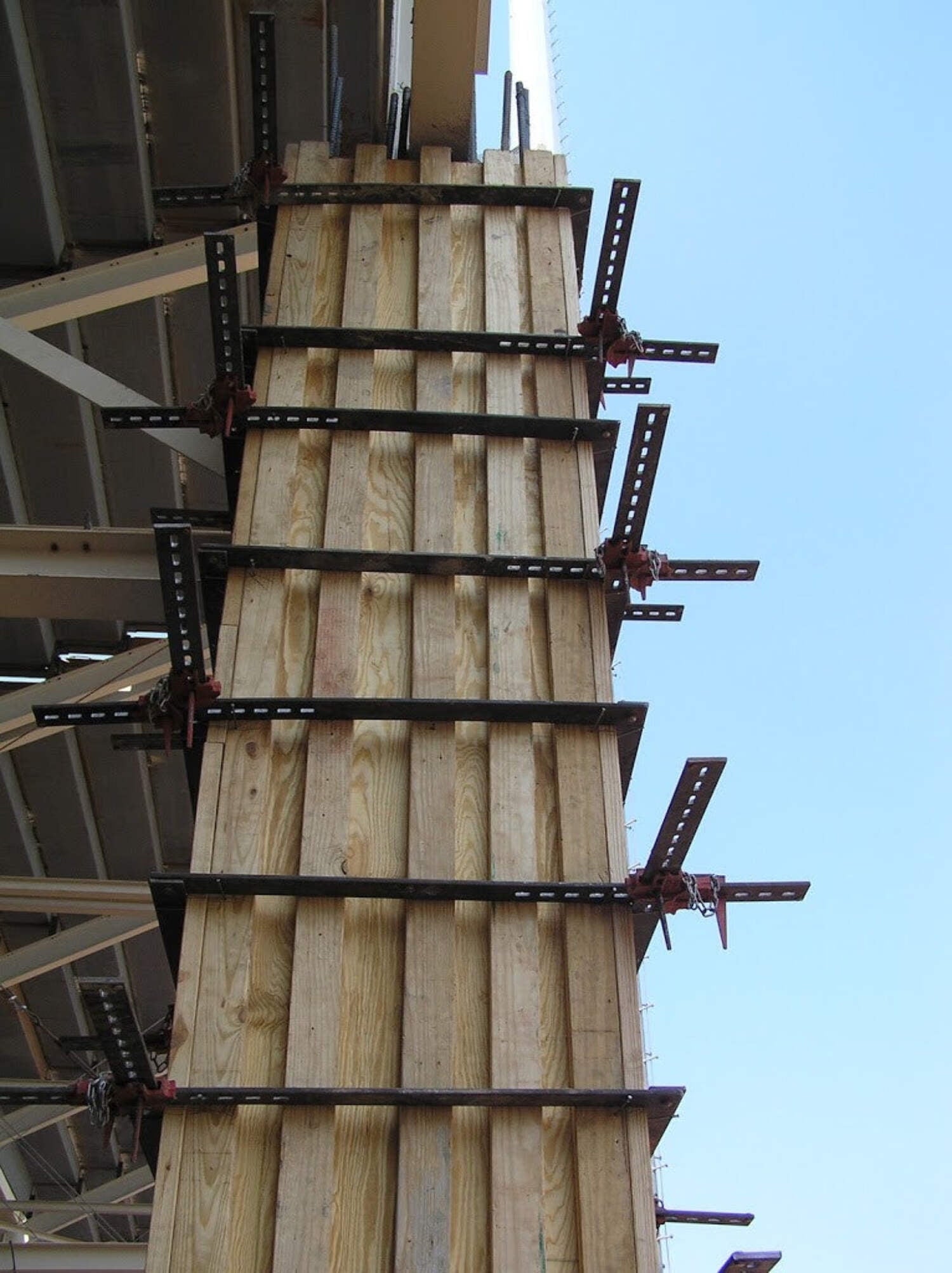 Ellis Mfg. Co. - Scissor Column Forming Clamps - Net Concrete Dimensions 10" - 24" - Bar Size 3/8" x 2" x 38"